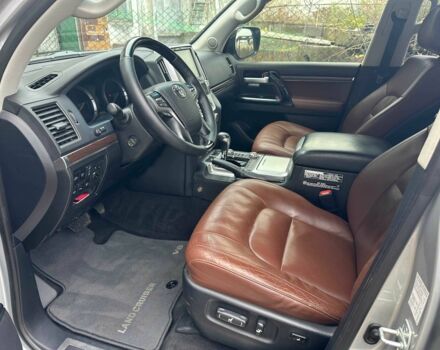 Серый Тойота Ленд Крузер 200, объемом двигателя 4.5 л и пробегом 132 тыс. км за 49900 $, фото 11 на Automoto.ua