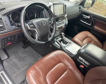 Серый Тойота Ленд Крузер 200, объемом двигателя 4.5 л и пробегом 132 тыс. км за 49900 $, фото 12 на Automoto.ua