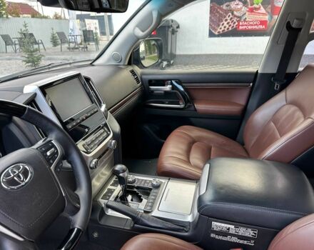 Серый Тойота Ленд Крузер 200, объемом двигателя 4.5 л и пробегом 132 тыс. км за 49900 $, фото 18 на Automoto.ua