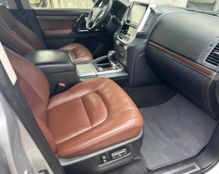 Серый Тойота Ленд Крузер 200, объемом двигателя 4.5 л и пробегом 132 тыс. км за 49900 $, фото 16 на Automoto.ua