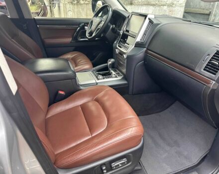 Серый Тойота Ленд Крузер 200, объемом двигателя 4.5 л и пробегом 132 тыс. км за 49900 $, фото 15 на Automoto.ua