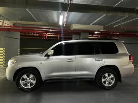 Тойота Ленд Крузер 200 2008 у Одесі на Automoto.ua Сірий Тойота Ленд Крузер 200, об'ємом двигуна 4.5 л та пробігом 330 тис. км за 25300 $, фото 1 на Automoto.ua
