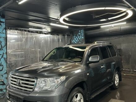 Серый Тойота Ленд Крузер 200, объемом двигателя 4.5 л и пробегом 260 тыс. км за 26500 $, фото 1 на Automoto.ua