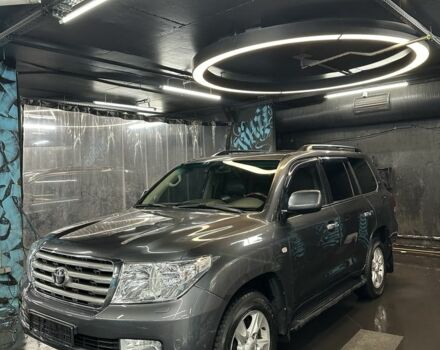 Сірий Тойота Ленд Крузер 200, об'ємом двигуна 4.5 л та пробігом 260 тис. км за 26500 $, фото 1 на Automoto.ua