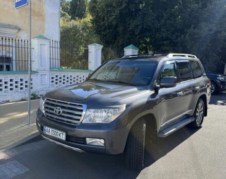 Серый Тойота Ленд Крузер 200, объемом двигателя 4.5 л и пробегом 267 тыс. км за 27500 $, фото 1 на Automoto.ua