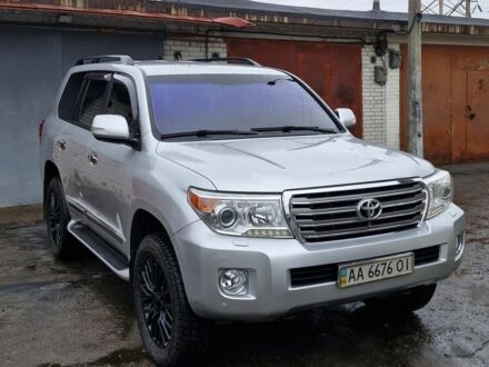 Сірий Тойота Ленд Крузер 200, об'ємом двигуна 4.5 л та пробігом 273 тис. км за 840 $, фото 1 на Automoto.ua