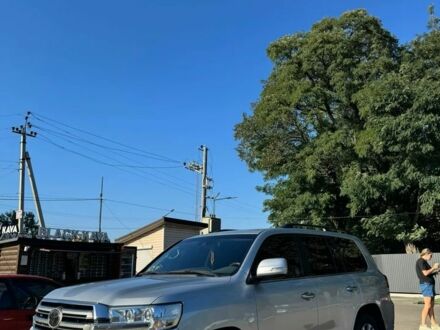 Серый Тойота Ленд Крузер 200, объемом двигателя 4.5 л и пробегом 208 тыс. км за 45999 $, фото 1 на Automoto.ua