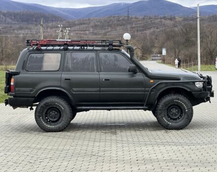 Зеленый Тойота Ленд Крузер 80, объемом двигателя 4.5 л и пробегом 300 тыс. км за 17500 $, фото 4 на Automoto.ua