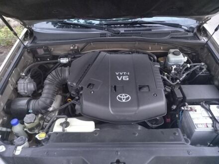 Бежевый Тойота Ленд Крузер Прадо 120, объемом двигателя 4 л и пробегом 2 тыс. км за 13000 $, фото 1 на Automoto.ua