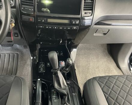 Черный Тойота Ленд Крузер Прадо 120, объемом двигателя 4 л и пробегом 280 тыс. км за 18000 $, фото 3 на Automoto.ua