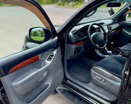 Черный Тойота Ленд Крузер Прадо 120, объемом двигателя 4 л и пробегом 285 тыс. км за 15000 $, фото 3 на Automoto.ua