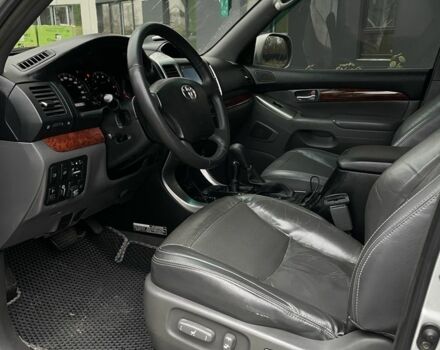 Серый Тойота Ленд Крузер Прадо 120, объемом двигателя 4 л и пробегом 220 тыс. км за 12500 $, фото 10 на Automoto.ua