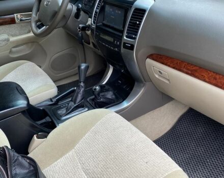 Тойота Ленд Крузер Прадо 120 2003 у Харкові на Automoto.ua Сірий Тойота Ленд Крузер Прадо 120, об'ємом двигуна 2.7 л та пробігом 282 тис. км за 9999 $, фото 7 на Automoto.ua