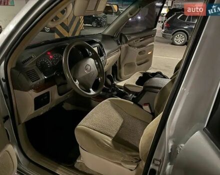 Тойота Ленд Крузер Прадо 120 2004 у Харкові на Automoto.ua Сірий Тойота Ленд Крузер Прадо 120, об'ємом двигуна 2.7 л та пробігом 300 тис. км за 11000 $, фото 8 на Automoto.ua