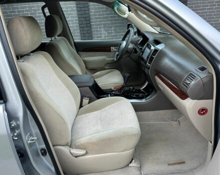 Серый Тойота Ленд Крузер Прадо 120, объемом двигателя 2.7 л и пробегом 241 тыс. км за 10300 $, фото 18 на Automoto.ua