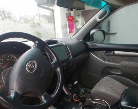 Серый Тойота Ленд Крузер Прадо 120, объемом двигателя 2.7 л и пробегом 237 тыс. км за 11812 $, фото 4 на Automoto.ua