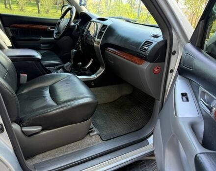 Серый Тойота Ленд Крузер Прадо 120, объемом двигателя 2.7 л и пробегом 320 тыс. км за 12900 $, фото 14 на Automoto.ua