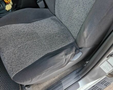 Серый Тойота Ленд Крузер Прадо 120, объемом двигателя 2.7 л и пробегом 265 тыс. км за 12500 $, фото 3 на Automoto.ua