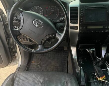 Тойота Ленд Крузер Прадо 120 2006 у Харкові на Automoto.ua Сірий Тойота Ленд Крузер Прадо 120, об'ємом двигуна 4 л та пробігом 300 тис. км за 10999 $, фото 6 на Automoto.ua