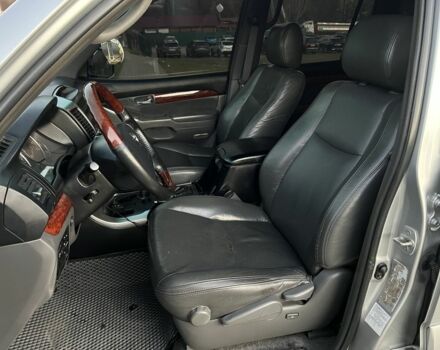 Серый Тойота Ленд Крузер Прадо 120, объемом двигателя 4 л и пробегом 320 тыс. км за 23000 $, фото 14 на Automoto.ua