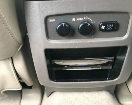 Серый Тойота Ленд Крузер Прадо 120, объемом двигателя 3 л и пробегом 274 тыс. км за 4000 $, фото 18 на Automoto.ua