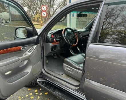 Серый Тойота Ленд Крузер Прадо 120, объемом двигателя 4 л и пробегом 230 тыс. км за 16500 $, фото 7 на Automoto.ua