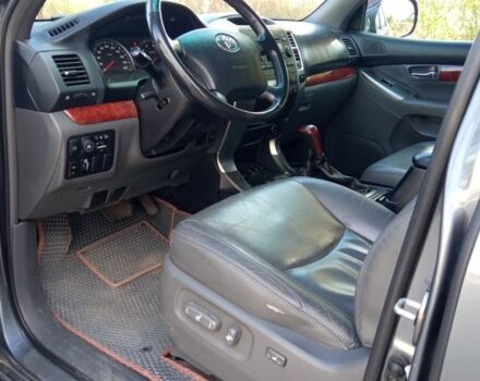 Серый Тойота Ленд Крузер Прадо 120, объемом двигателя 4 л и пробегом 130 тыс. км за 17000 $, фото 4 на Automoto.ua