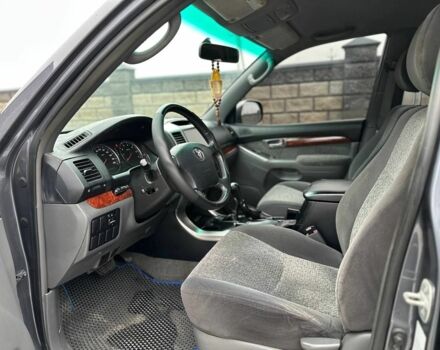 Серый Тойота Ленд Крузер Прадо 120, объемом двигателя 2.7 л и пробегом 310 тыс. км за 11200 $, фото 4 на Automoto.ua