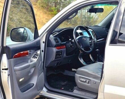 Серый Тойота Ленд Крузер Прадо 120, объемом двигателя 3 л и пробегом 200 тыс. км за 3500 $, фото 4 на Automoto.ua