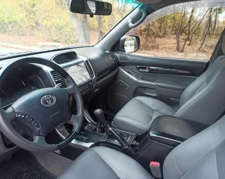 Серый Тойота Ленд Крузер Прадо 120, объемом двигателя 4 л и пробегом 280 тыс. км за 15800 $, фото 9 на Automoto.ua