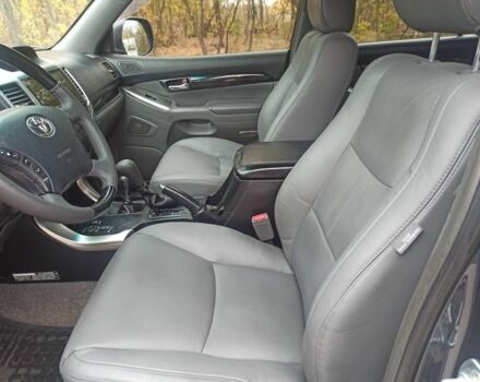 Серый Тойота Ленд Крузер Прадо 120, объемом двигателя 4 л и пробегом 280 тыс. км за 15800 $, фото 8 на Automoto.ua