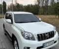 Белый Тойота Ленд Крузер Прадо 150, объемом двигателя 3 л и пробегом 250 тыс. км за 25000 $, фото 2 на Automoto.ua