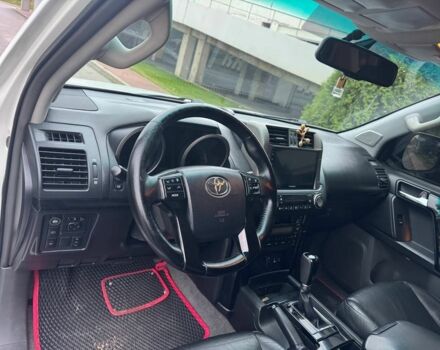 Белый Тойота Ленд Крузер Прадо 150, объемом двигателя 4 л и пробегом 237 тыс. км за 19700 $, фото 18 на Automoto.ua