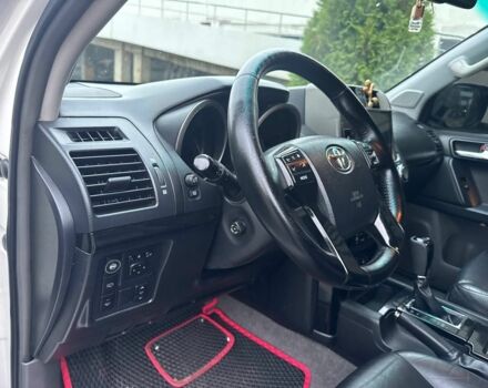 Белый Тойота Ленд Крузер Прадо 150, объемом двигателя 4 л и пробегом 237 тыс. км за 19700 $, фото 21 на Automoto.ua