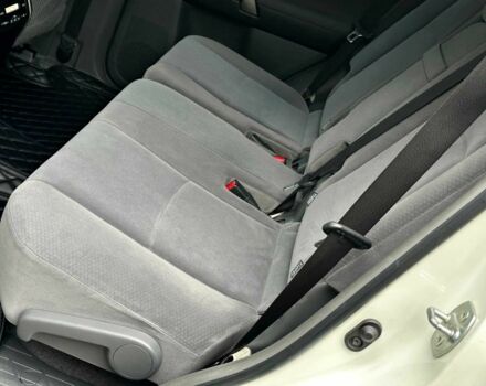 Белый Тойота Ленд Крузер Прадо 150, объемом двигателя 2.7 л и пробегом 180 тыс. км за 20500 $, фото 20 на Automoto.ua