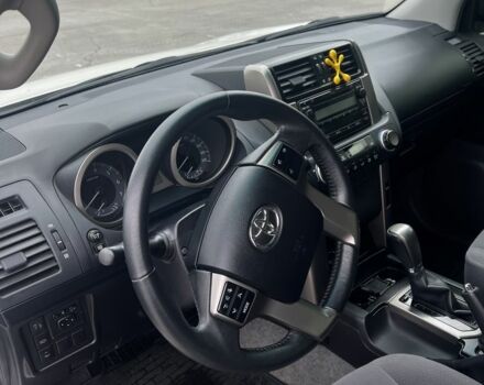 Тойота Ленд Крузер Прадо 150 2012 в Запорожье на Automoto.ua Белый Тойота Ленд Крузер Прадо 150, объемом двигателя 2.7 л и пробегом 38 тыс. км за 29000 $, фото 8 на Automoto.ua