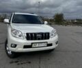 Тойота Ленд Крузер Прадо 150 2012 в Запорожье на Automoto.ua Белый Тойота Ленд Крузер Прадо 150, объемом двигателя 2.7 л и пробегом 38 тыс. км за 29000 $, фото 22 на Automoto.ua