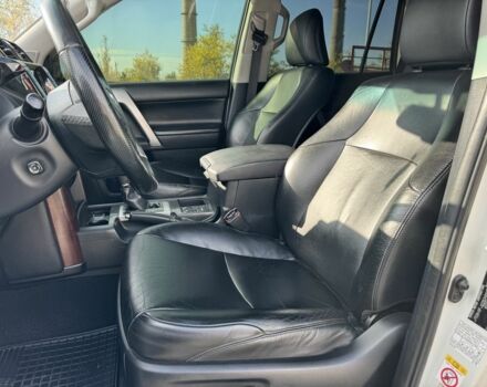 Белый Тойота Ленд Крузер Прадо 150, объемом двигателя 3 л и пробегом 257 тыс. км за 27500 $, фото 16 на Automoto.ua