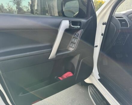 Белый Тойота Ленд Крузер Прадо 150, объемом двигателя 3 л и пробегом 257 тыс. км за 27500 $, фото 17 на Automoto.ua