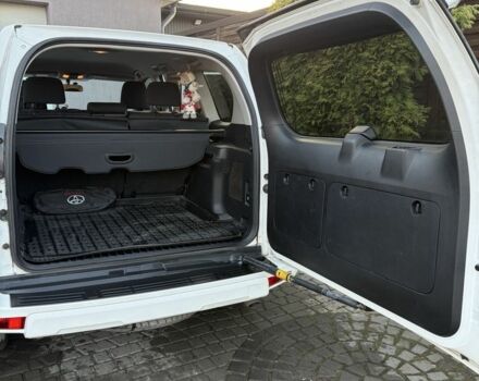 Белый Тойота Ленд Крузер Прадо 150, объемом двигателя 2.8 л и пробегом 98 тыс. км за 35333 $, фото 4 на Automoto.ua