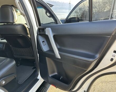 Білий Тойота Ленд Крузер Прадо 150, об'ємом двигуна 4 л та пробігом 132 тис. км за 39900 $, фото 18 на Automoto.ua