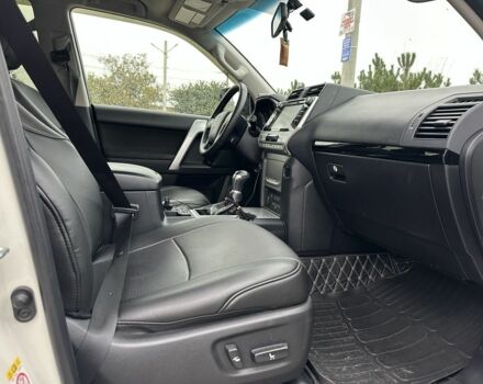 Білий Тойота Ленд Крузер Прадо 150, об'ємом двигуна 4 л та пробігом 70 тис. км за 39999 $, фото 4 на Automoto.ua