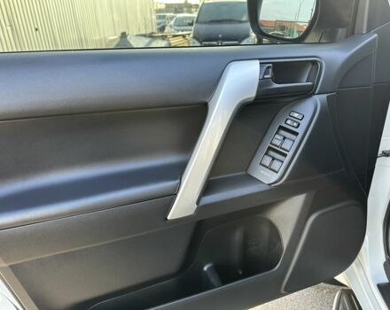 Білий Тойота Ленд Крузер Прадо 150, об'ємом двигуна 4 л та пробігом 132 тис. км за 39900 $, фото 12 на Automoto.ua