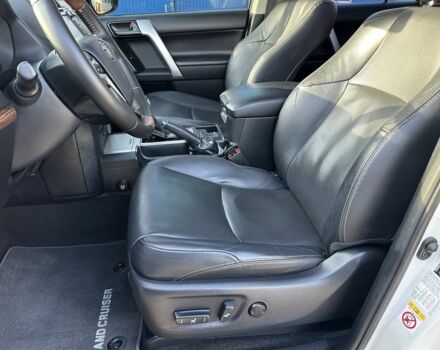 Білий Тойота Ленд Крузер Прадо 150, об'ємом двигуна 4 л та пробігом 132 тис. км за 39900 $, фото 10 на Automoto.ua