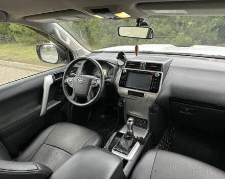 Білий Тойота Ленд Крузер Прадо 150, об'ємом двигуна 4 л та пробігом 70 тис. км за 39999 $, фото 3 на Automoto.ua