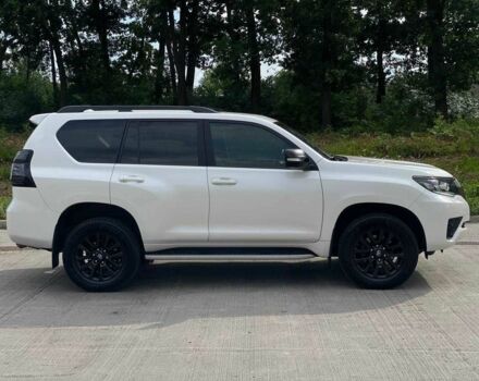 Білий Тойота Ленд Крузер Прадо 150, об'ємом двигуна 4 л та пробігом 130 тис. км за 44490 $, фото 6 на Automoto.ua