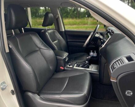 Білий Тойота Ленд Крузер Прадо 150, об'ємом двигуна 4 л та пробігом 130 тис. км за 44490 $, фото 11 на Automoto.ua