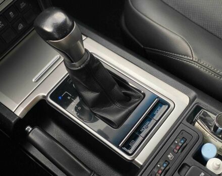 Білий Тойота Ленд Крузер Прадо 150, об'ємом двигуна 4 л та пробігом 130 тис. км за 44490 $, фото 23 на Automoto.ua