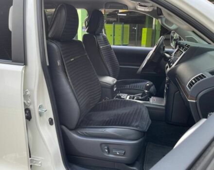 Белый Тойота Ленд Крузер Прадо 150, объемом двигателя 4 л и пробегом 38 тыс. км за 55000 $, фото 9 на Automoto.ua