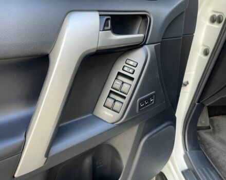 Белый Тойота Ленд Крузер Прадо 150, объемом двигателя 4 л и пробегом 38 тыс. км за 55000 $, фото 13 на Automoto.ua